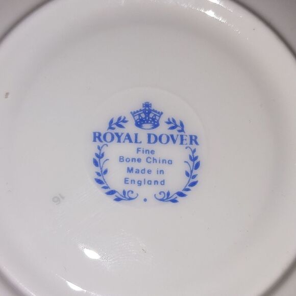 VINTAGE Royal Dover Bone China Teacup & Saucer Dogwoods w Gold Trim England - Picture 4 of 9